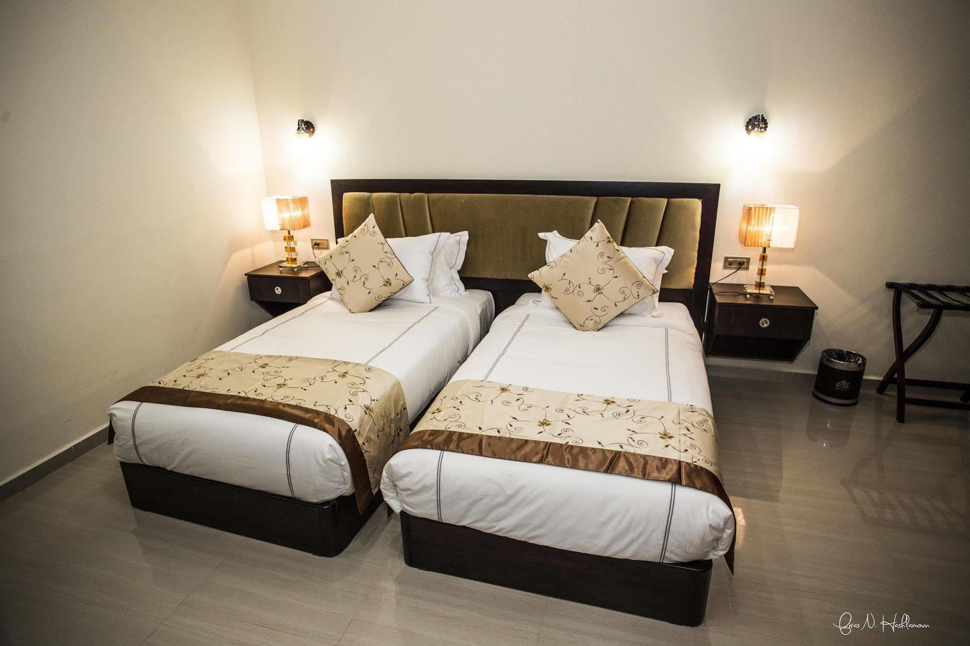 Queen Plaza Hotel Hebron Kültér fotó